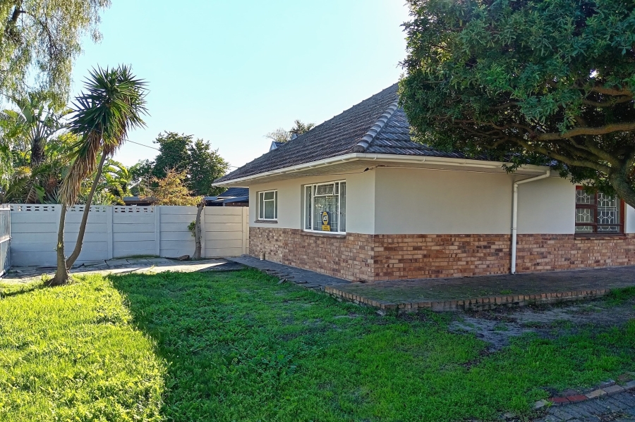 4 Bedroom Property for Sale in Chrismar Western Cape